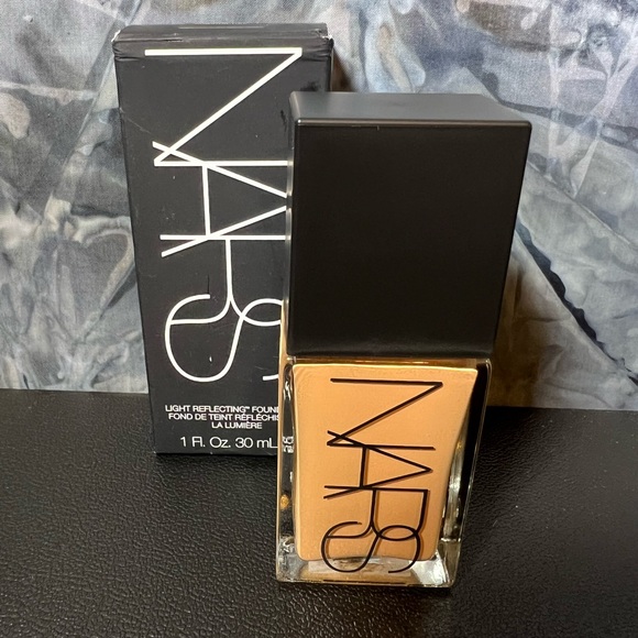 NARS Light Reflecting Skincare Foundation medium-deep 1 Syracuse 1 Oz. - Picture 2 of 9